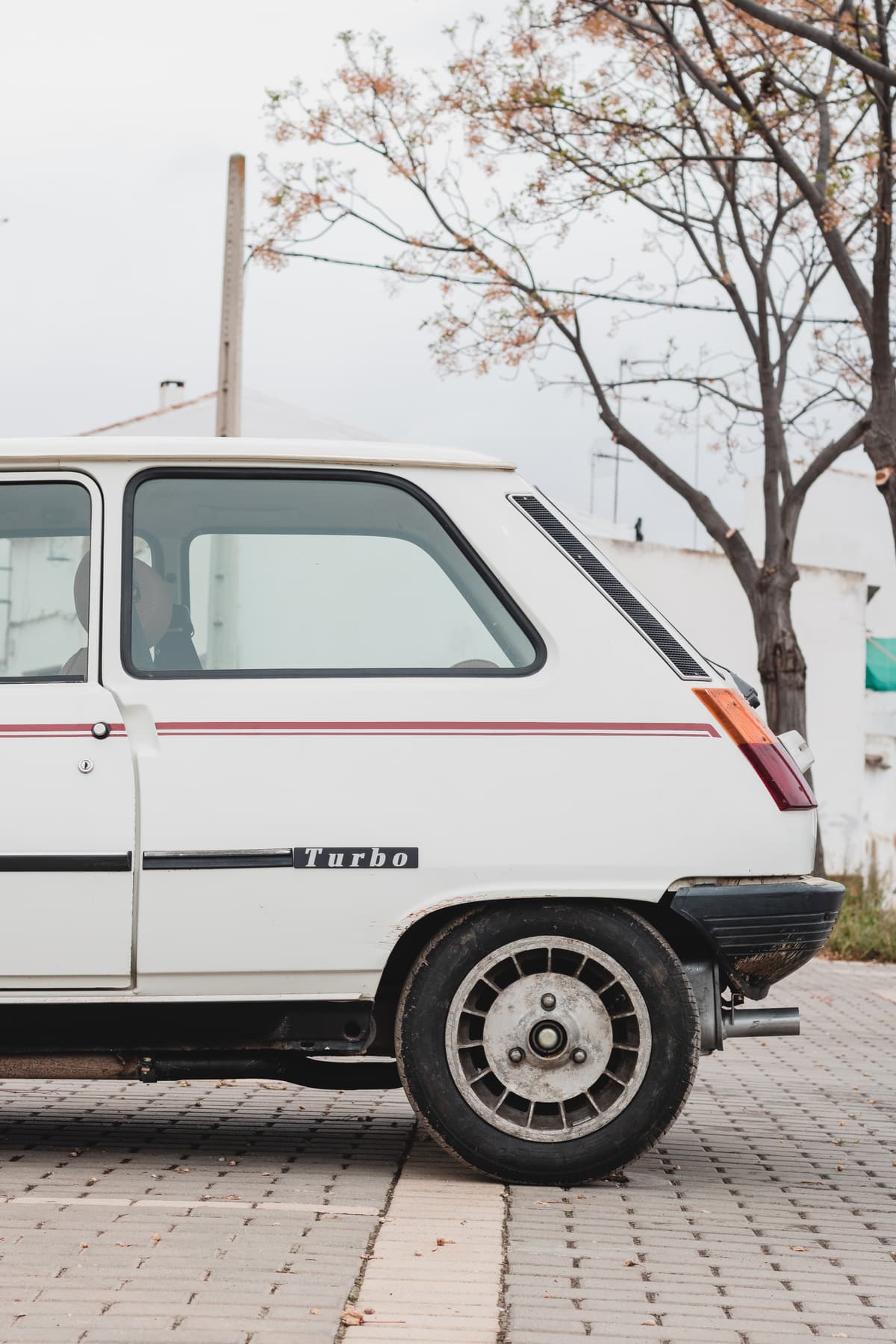 Highlighted Car Image 4